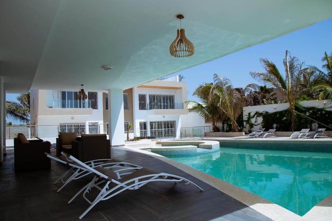 Villa Somone Pied Dans L'Eau Bagian luar foto
