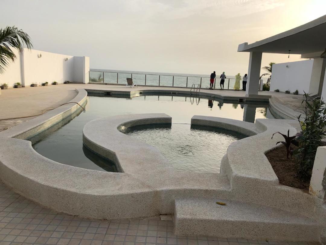 Villa Somone Pied Dans L'Eau Bagian luar foto