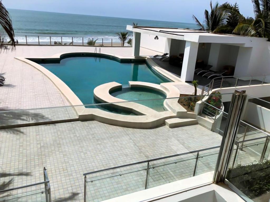 Villa Somone Pied Dans L'Eau Bagian luar foto