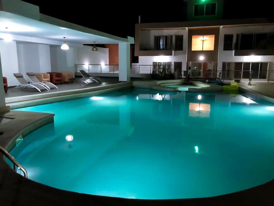 Villa Somone Pied Dans L'Eau Bagian luar foto