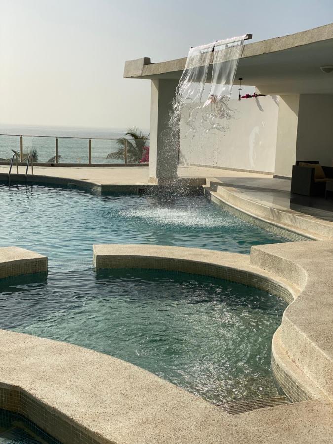 Villa Somone Pied Dans L'Eau Bagian luar foto